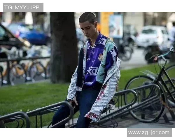 足球明星时尚搭配解析男士服装风格与潮流趋势展示